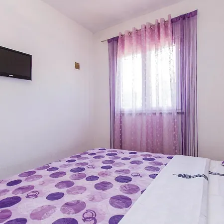1 * Labin (Istria)